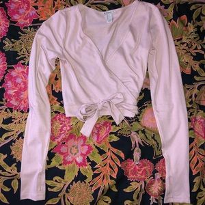 Pale pink yoga top. Size SMALL.